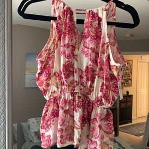 New with tag old navy sleeveless top extra small beautiful floral print fuchsia